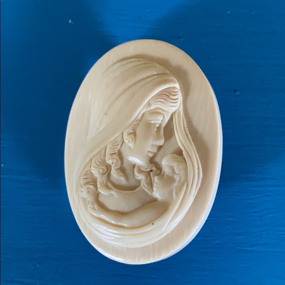 Mother and Child Cameo Pin